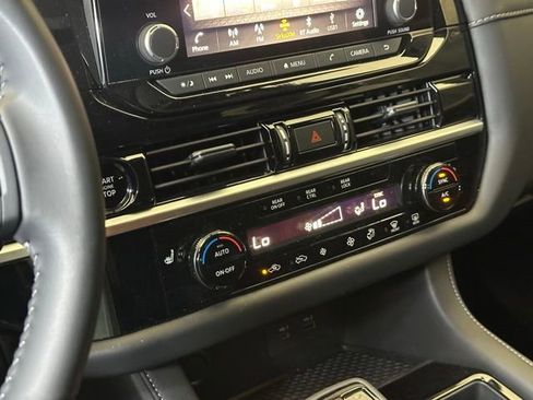 New 2025 Nissan Pathfinder SV w/ Black Appearance Package AWD/4WD image 28