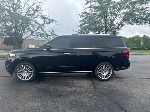 Used 2023 Ford Expedition Limited AWD/4WD image 2