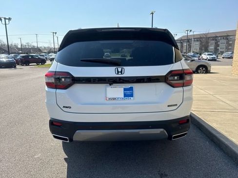 New 2026 Honda Pilot Touring image 3