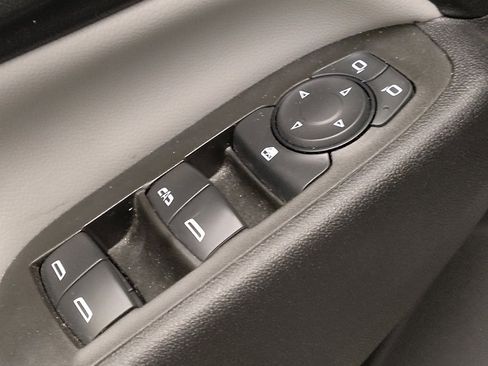 Used 2021 Chevrolet Equinox LS FWD image 27