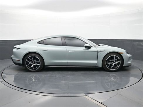 Used 2025 Porsche Taycan image 23