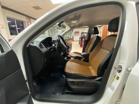 Used 2018 Volkswagen Tiguan SE image 19