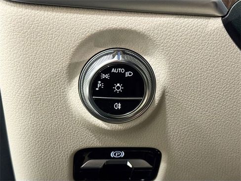 Certified 2023 Mercedes-Benz C 300 4MATIC Sedan image 10