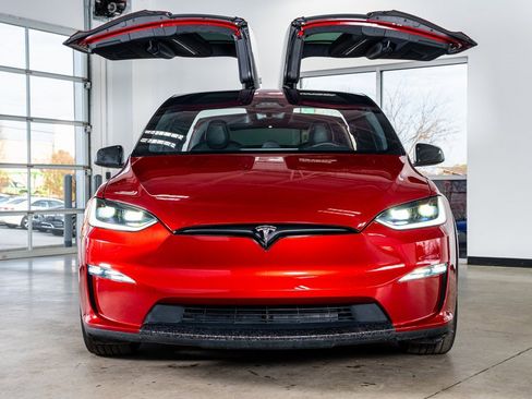 Used 2024 Tesla Model X image 3