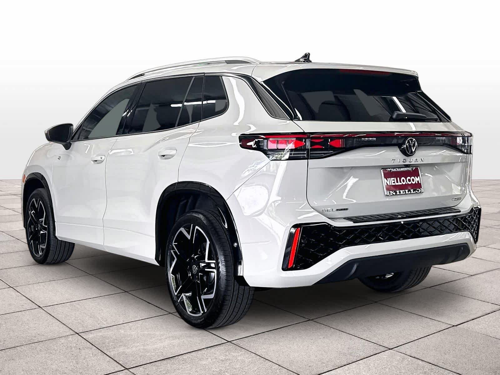 New 2026 Volkswagen Tiguan SEL R-Line AWD/4WD image 3