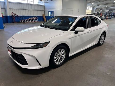 Used 2025 Toyota Camry LE image 7