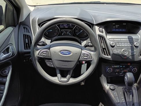 Used 2018 Ford Focus SE FWD image 29