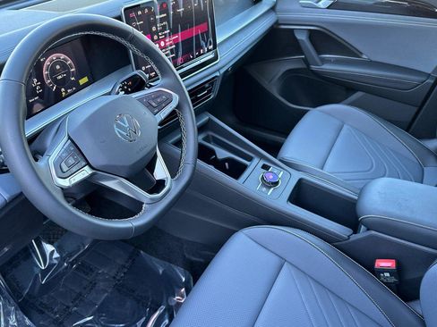 New 2026 Volkswagen Tiguan SE image 9