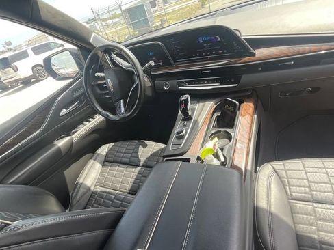 Used 2024 Cadillac Escalade ESV Premium Luxury Platinum image 10