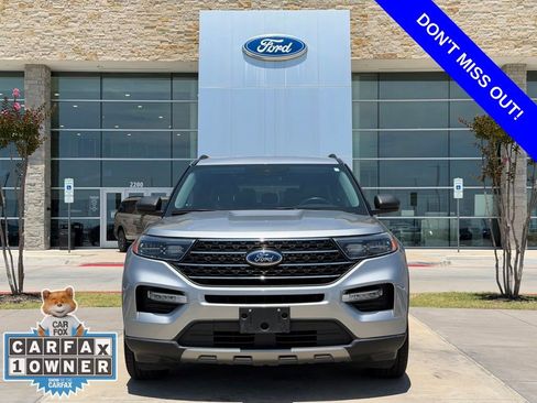 Used 2022 Ford Explorer XLT w/ Equipment Group 202A RWD image 2