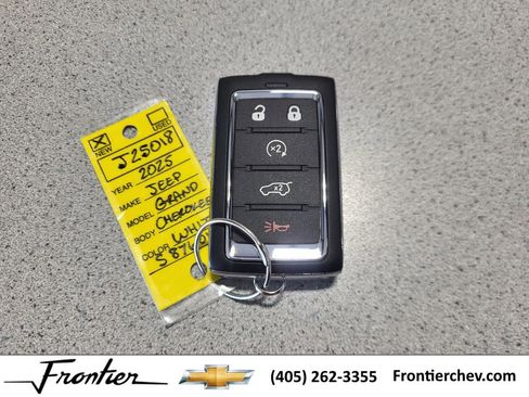 New 2025 Jeep Grand Cherokee Limited w/ Luxury Tech Group II image 32