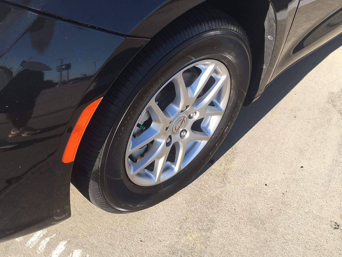 Used 2023 Chrysler Pacifica Touring FWD image 3