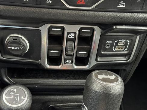 Used 2024 Jeep Wrangler Unlimited Sport AWD/4WD image 36