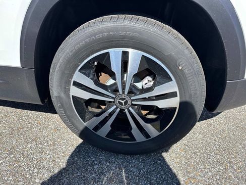 Used 2025 Mercedes-Benz GLB 250 image 3