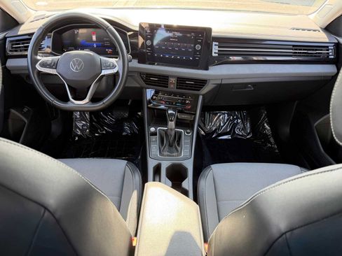 Used 2025 Volkswagen Jetta SE FWD image 24