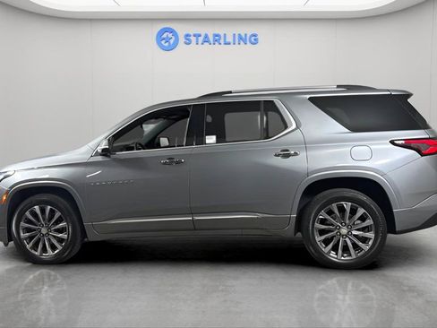 Used 2023 Chevrolet Traverse Premier FWD image 3