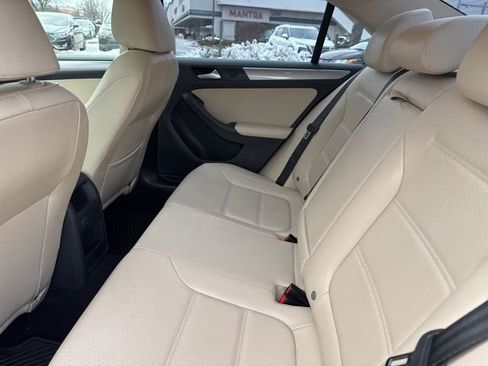 Used 2017 Volkswagen Jetta SE image 19
