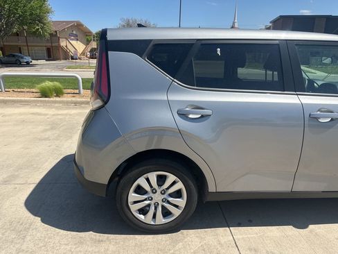 Used 2024 Kia Soul LX image 5