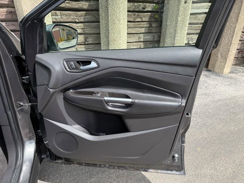 Used 2018 Ford Escape SE w/ Ford Safe & Smart Package AWD/4WD image 18