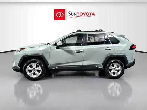 Used 2021 Toyota RAV4 XLE FWD image 7