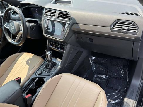 Used 2023 Volkswagen Tiguan SE w/ Panoramic Sunroof Package AWD/4WD image 11