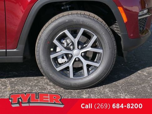 New 2025 Jeep Grand Cherokee Limited w/ Luxury Tech Group II image 44