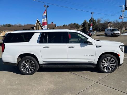 Used 2023 GMC Yukon XL Denali image 8