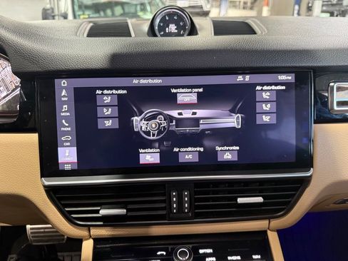 Used 2019 Porsche Cayenne S image 19