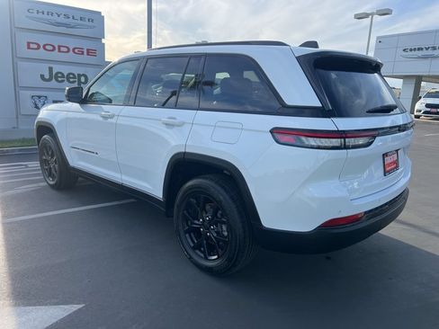 Used 2024 Jeep Grand Cherokee Altitude RWD image 19
