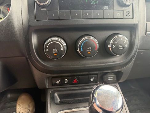Used 2011 Jeep Compass Latitude AWD/4WD image 22
