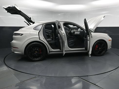 New 2026 Porsche Cayenne GTS AWD/4WD image 34