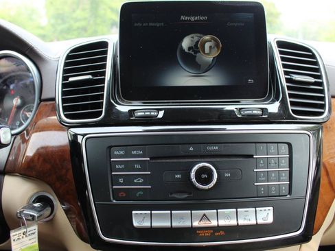 Used 2017 Mercedes-Benz GLS 450 4MATIC image 36