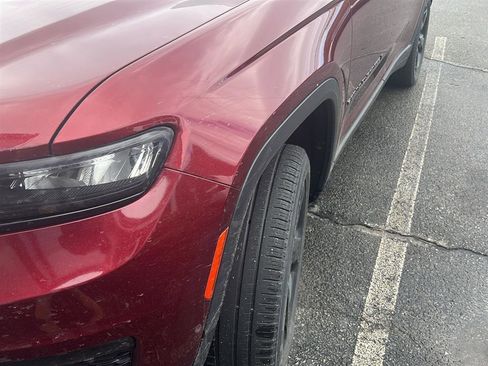 Used 2023 Jeep Grand Cherokee L Limited w/ Luxury Tech Group II image 3