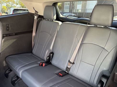 Used 2019 Buick Enclave Essence image 21