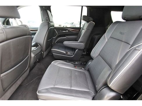 Used 2023 Cadillac Escalade ESV Premium Luxury image 7