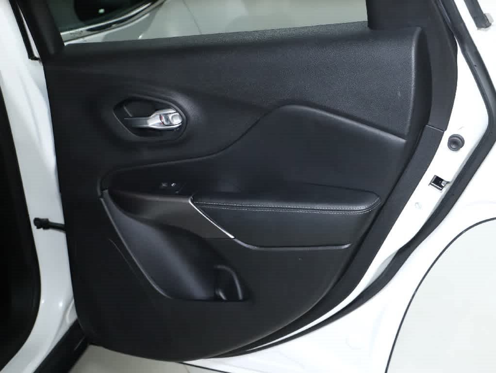 Used 2019 Jeep Cherokee Limited w/ Technology Group AWD/4WD image 32