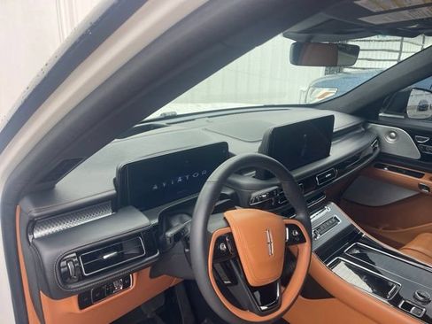 Used 2025 Lincoln Aviator Black Label w/ Black Label Special Edition AWD/4WD image 6