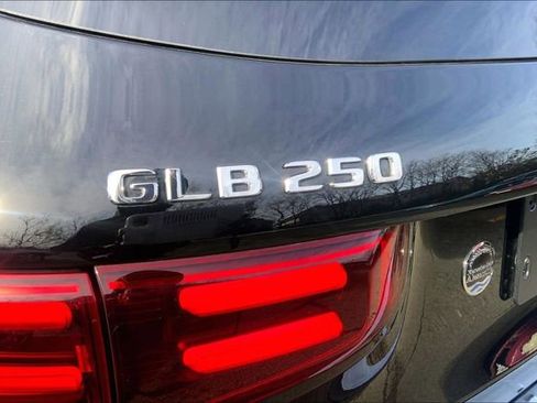 Used 2026 Mercedes-Benz GLB 250 4MATIC image 8