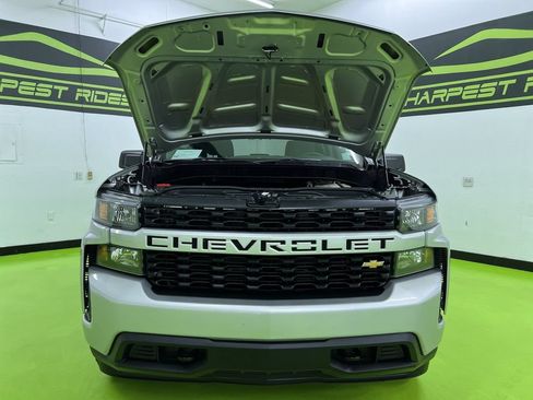 Used 2020 Chevrolet Silverado 1500 Custom w/ Custom Value Package AWD/4WD image 4