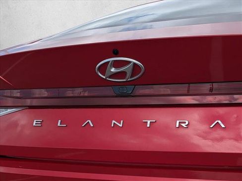 Used 2022 Hyundai Elantra SEL w/ Cargo Package FWD image 23