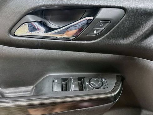 Used 2017 GMC Acadia SLT AWD/4WD image 16