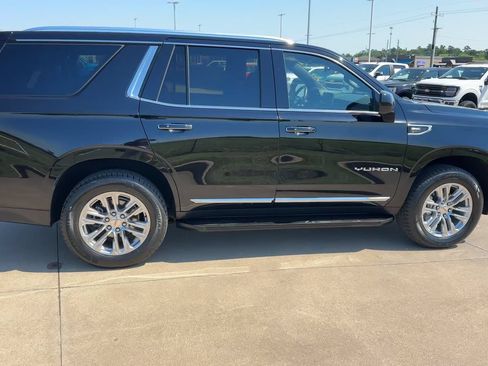 Used 2024 GMC Yukon SLT AWD/4WD image 2