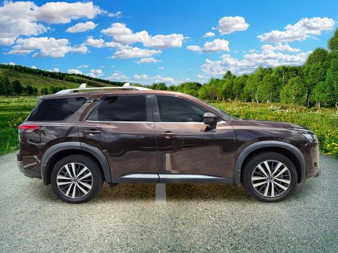 Used 2022 Nissan Pathfinder Platinum w/ Cargo Package AWD/4WD image 7