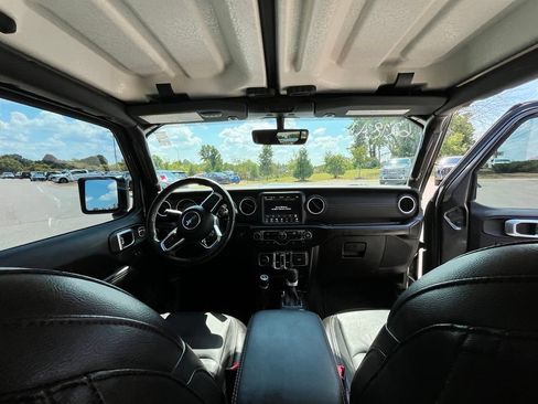Used 2020 Jeep Gladiator Overland AWD/4WD image 13