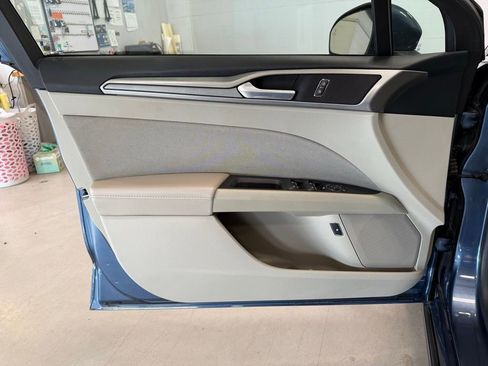 Used 2019 Ford Fusion SE image 18