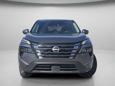 Used 2024 Nissan Rogue SV image 3