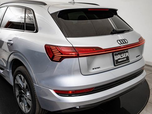Used 2022 Audi e-tron Premium w/ Convenience Plus Package image 19
