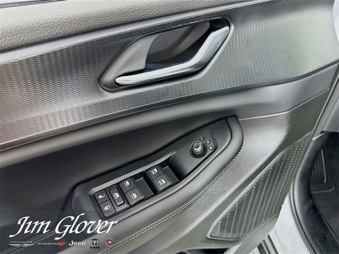 New 2025 Jeep Grand Cherokee Laredo image 30