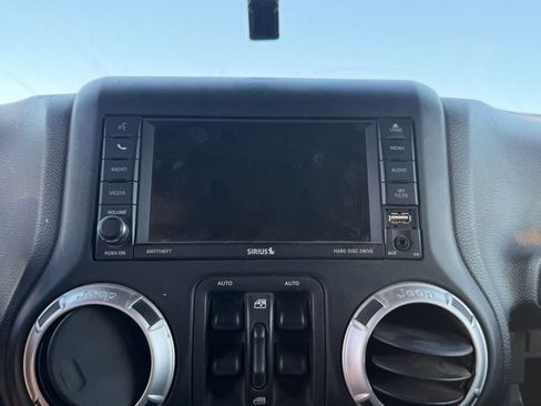 Used 2012 Jeep Wrangler Unlimited Rubicon w/ Connectivity Group AWD/4WD image 13