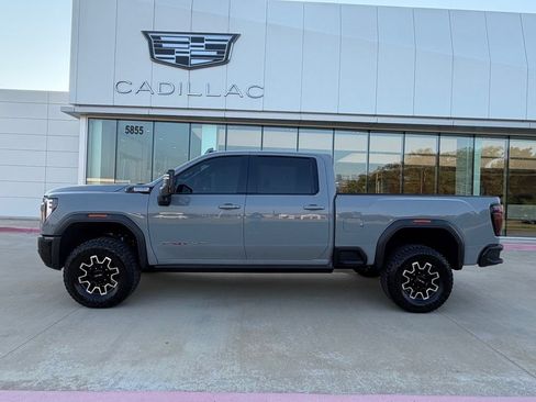 Used 2025 GMC Sierra 2500 AT4X AWD/4WD image 3